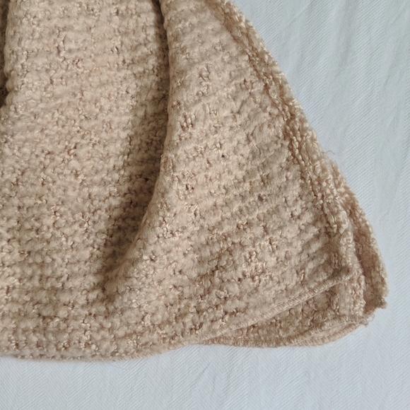 Forever 21 soft blush pink boucle knit winter scarf - Picture 2 of 5